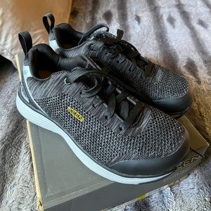 Keen steel toe shoes